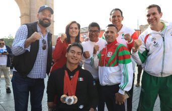 MIL DEPORTISTAS LEONESES DESFILAN EN EL 114 ANIVERSARIO DE LA REVOLUCIÓN MEXICANA