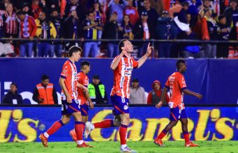 GOLAZO DE CHÁVEZ DA VENTAJA A SAN LUIS SOBRE RAYADOS EN LA IDA