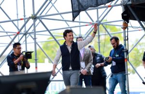 EMOCIONA “CHECO” PÉREZ A LEONESES EN LA FERIA