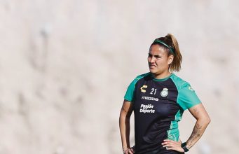 ALEXIA VILLANUEVA LA ESPERANZA VERDIBLANCA EN LA DELANTERA
