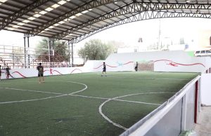 RENUEVAN CANCHA DE FÚTBOL EN DOCTOR MORA