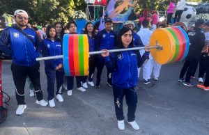 LEONESES GOZAN EN EL DESFILE CON DEPORTISTAS OLÍMPICOS