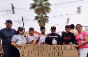 HONRA COMERCIANTE LEONÉS A SU MAMÁ EN EL MARATÓN INTERNACIONAL LALA