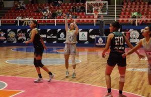 MIELERAS APABULLA A PINGÜINAS Y SE ACERCA A LA SEMIFINAL