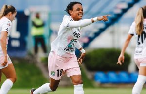 FIERAS DESCARRILAN A LA MÁQUINA Y ESCALAN A ZONA DE LIGUILLA