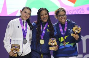MAJO HERNÁNDEZ SE CUELGA PRESEA PLATEADA EN PARAGUAY