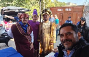 PARTEN LA ROSCA DE REYES Y DISTRIBUYEN JUGUETES