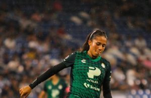 LEONESA VALUARTE EN LA DEFENSA DE SANTOS FEMENIL