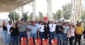 ENTREGA URBANO SEMILLA DE MAÌZ A PRODUCTORES