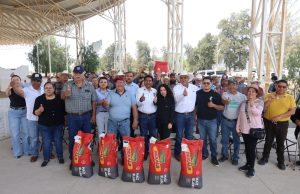 ENTREGA URBANO SEMILLA DE MAÌZ A PRODUCTORES